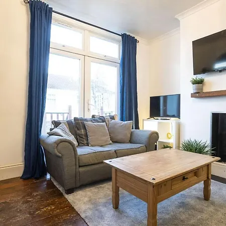 Apartment Elmhurst Avenue - Contractors Long Parking By Shortstayuk